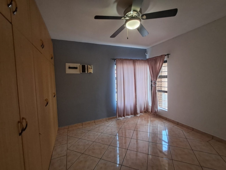 4 Bedroom Property for Sale in Roylglen Gardens Northern Cape